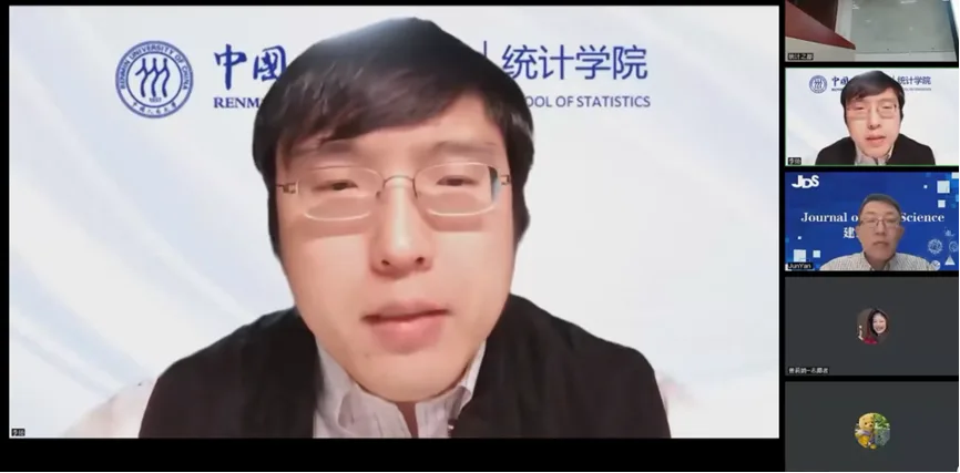 视频会议画面中，一名发言者居中讲话，右侧排列着其他参会者窗口。